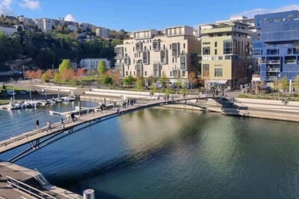 Appartement Dans Peniche Atypique Et Idyllique A Confluence Lyon Eksteriør billede